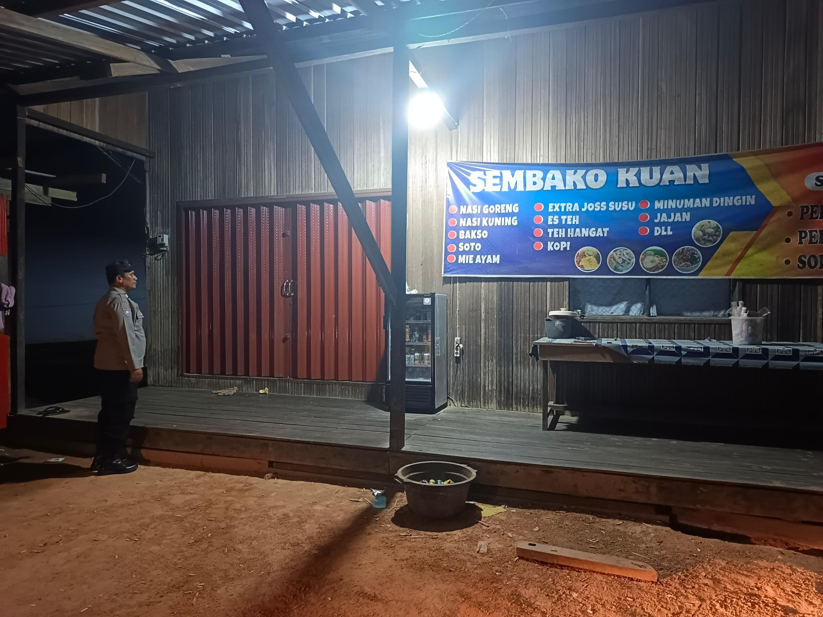 Piket Polsek Delang Sambangi Pedagang, Jalin Kedekatan dengan Masyarakat