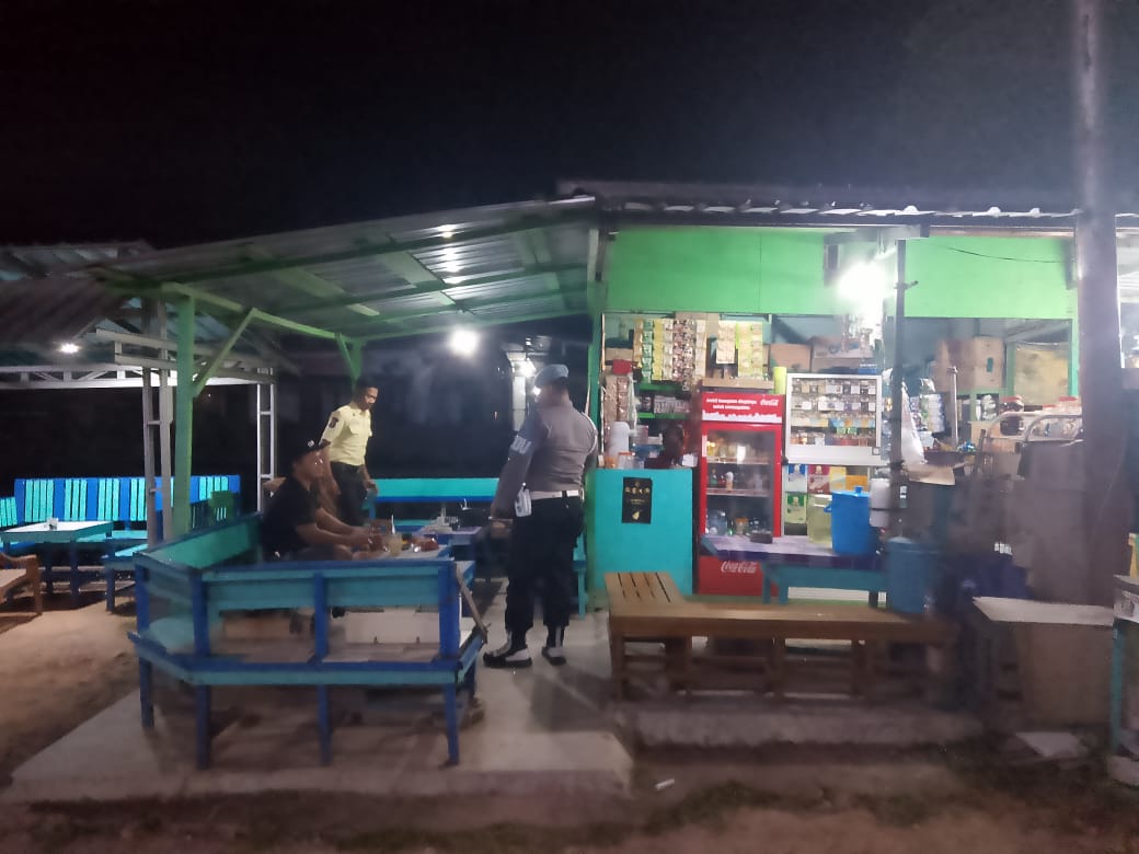 Piket Polsek Bulik melaksanakan sambang dan Silaturahmi kemasyarakat
