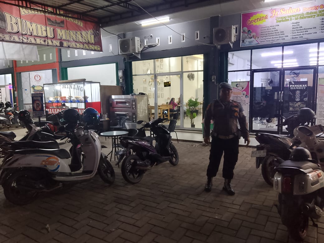 Personil Piket Polsek Bulik Laksanakan Patroli Pertokoan