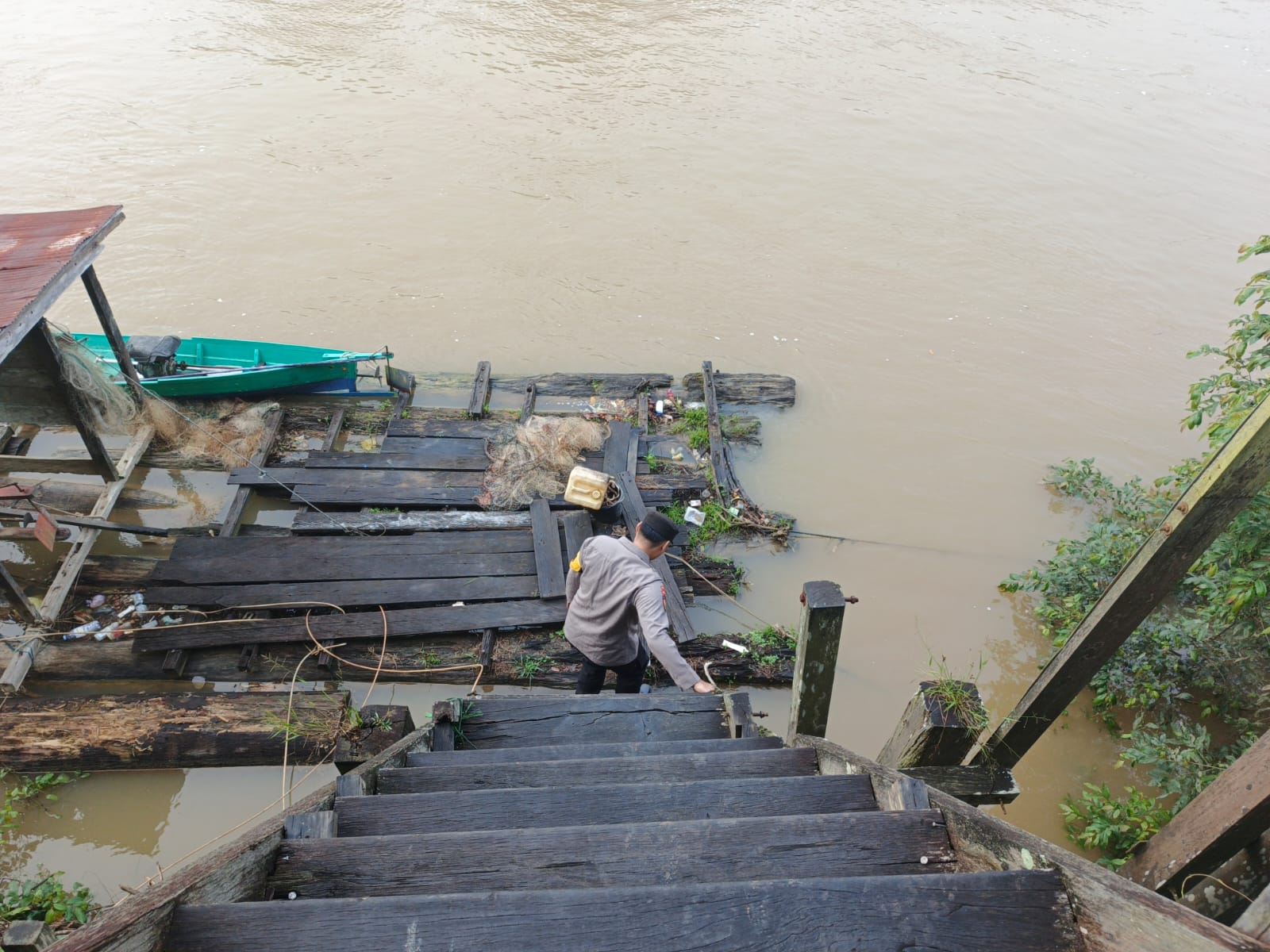 Piket Polsek Cek Debit Air Sungai Lamandau