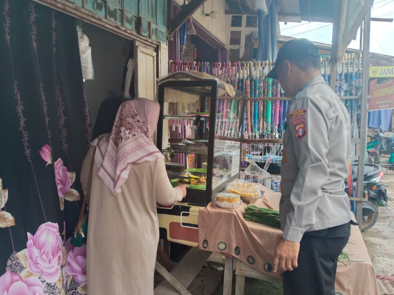 Perkuat Kamtibmas, Polsek Katingan Tengah Sambangi Warga
