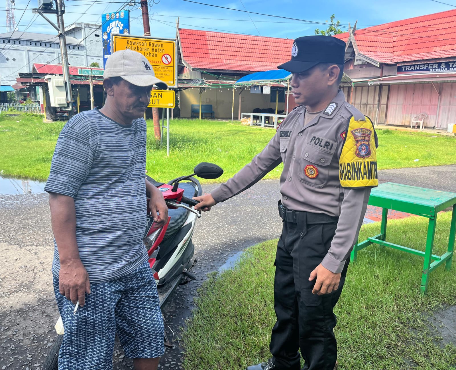 Bhabinkamtibmas Polsek Katingan Kuala Sambang masyarakat Desa Binaannya