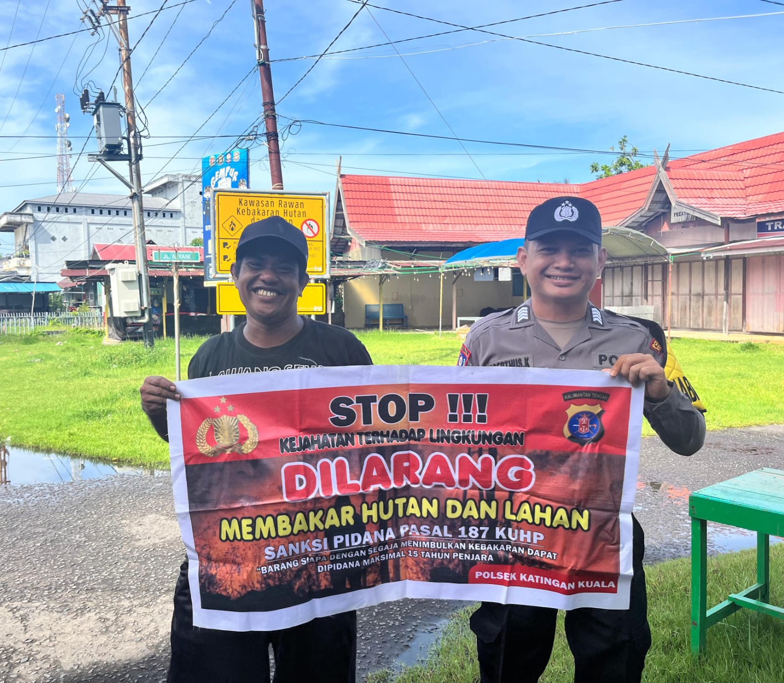 Bhabinkamtibmas Desa Kampung Tengah Sampaikan Imbauan tentang Karhutla Kepada petani