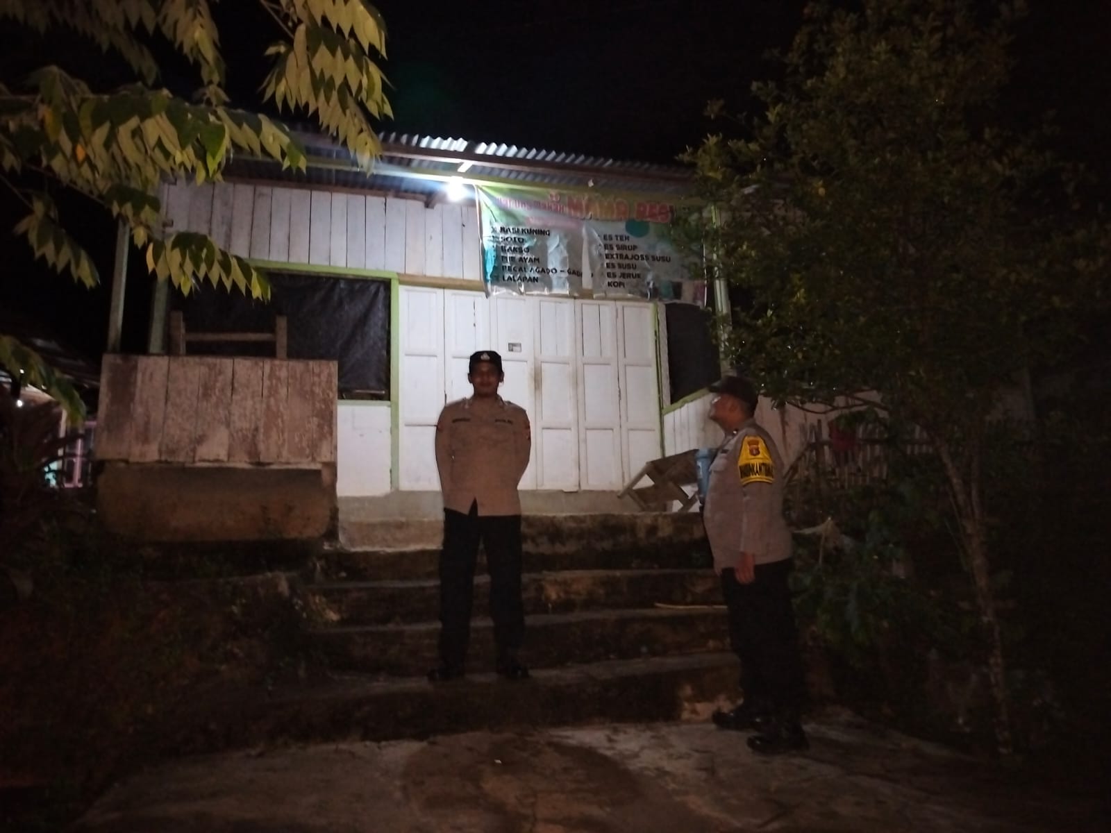 Piket Polsek Delang melaksanakan Silaturahmi ke warga masyarakat