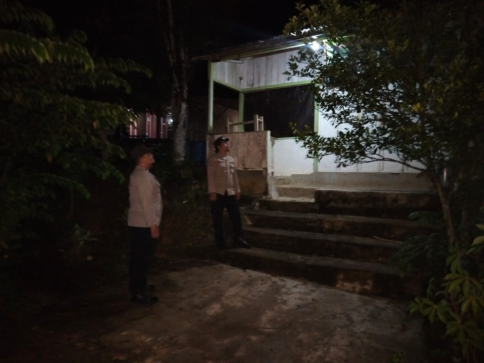 Piket Polsek melaksanakan giat patroli Tempat Objek Vital di wilkum Polsek Delang