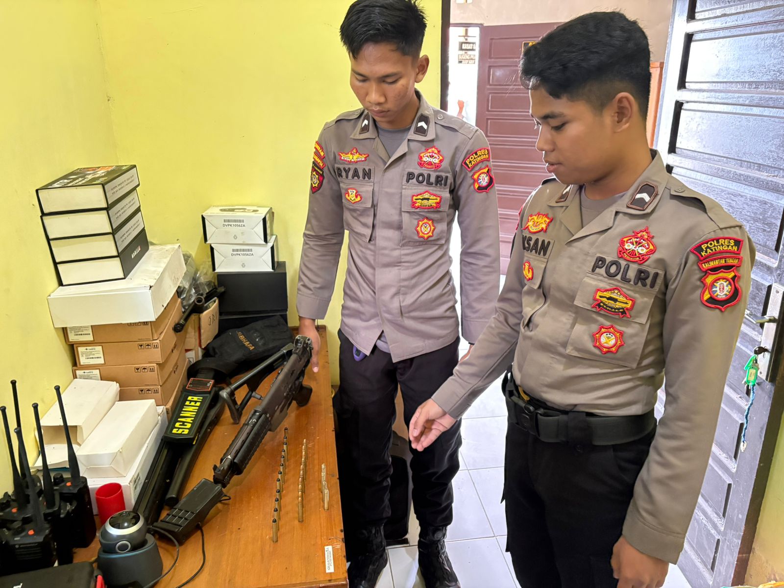 Personel Samapta Laksanakan Serah Terima Piket Jaga Mako dan Inventaris Penjagaan.