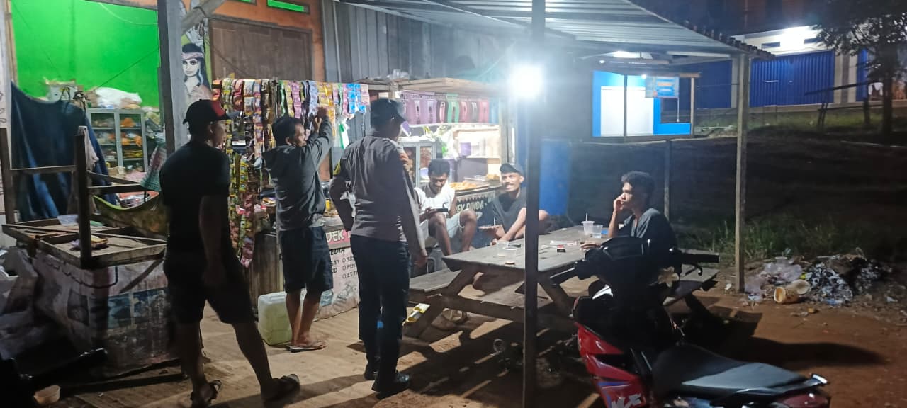 Piket Polsek Lamandau sambang dan Silaturahmi Ke Pedagang
