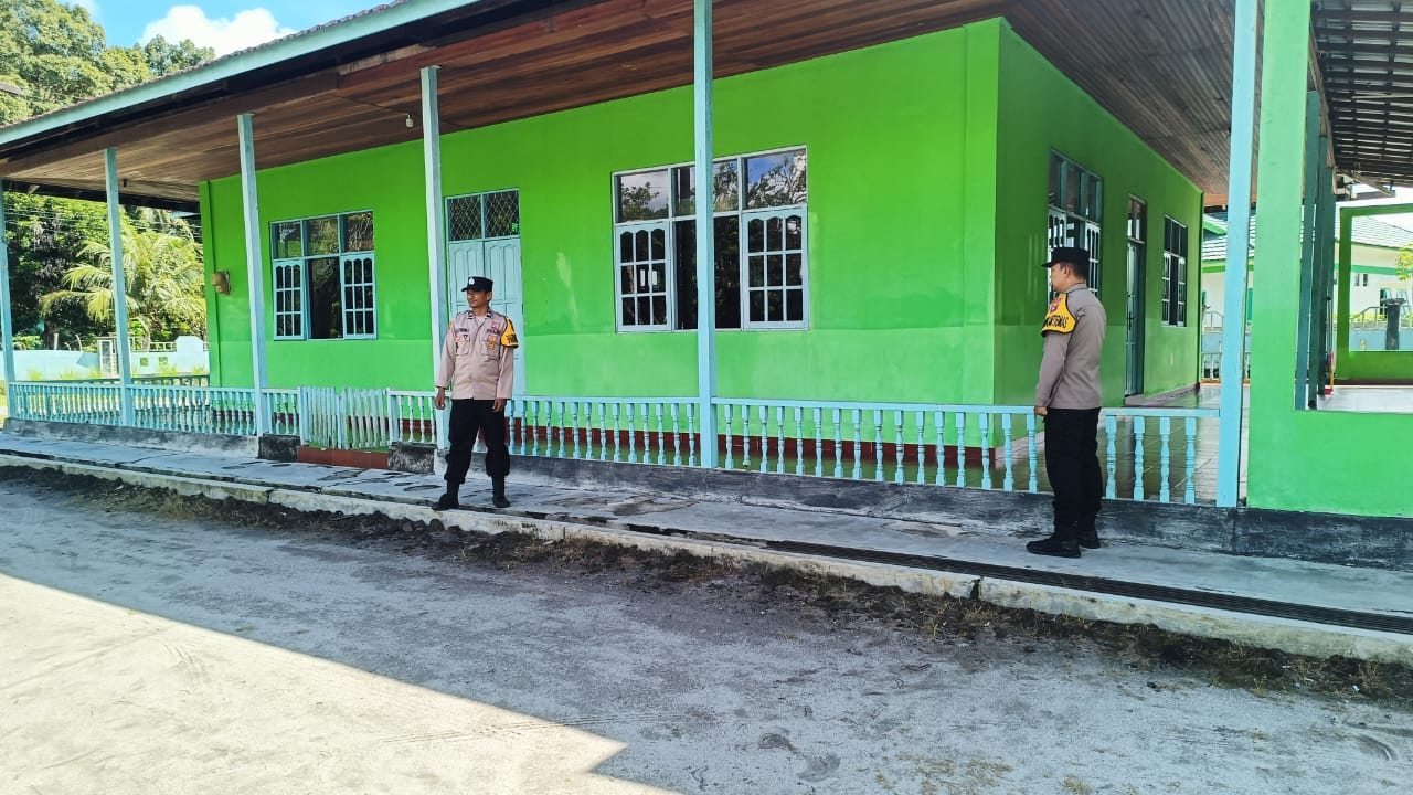 Dengan Patroli Dialogis, Polsek Tewang Sangalang Garing dan Pulau Malan Berikan Rasa Aman Kepada Masyarakat