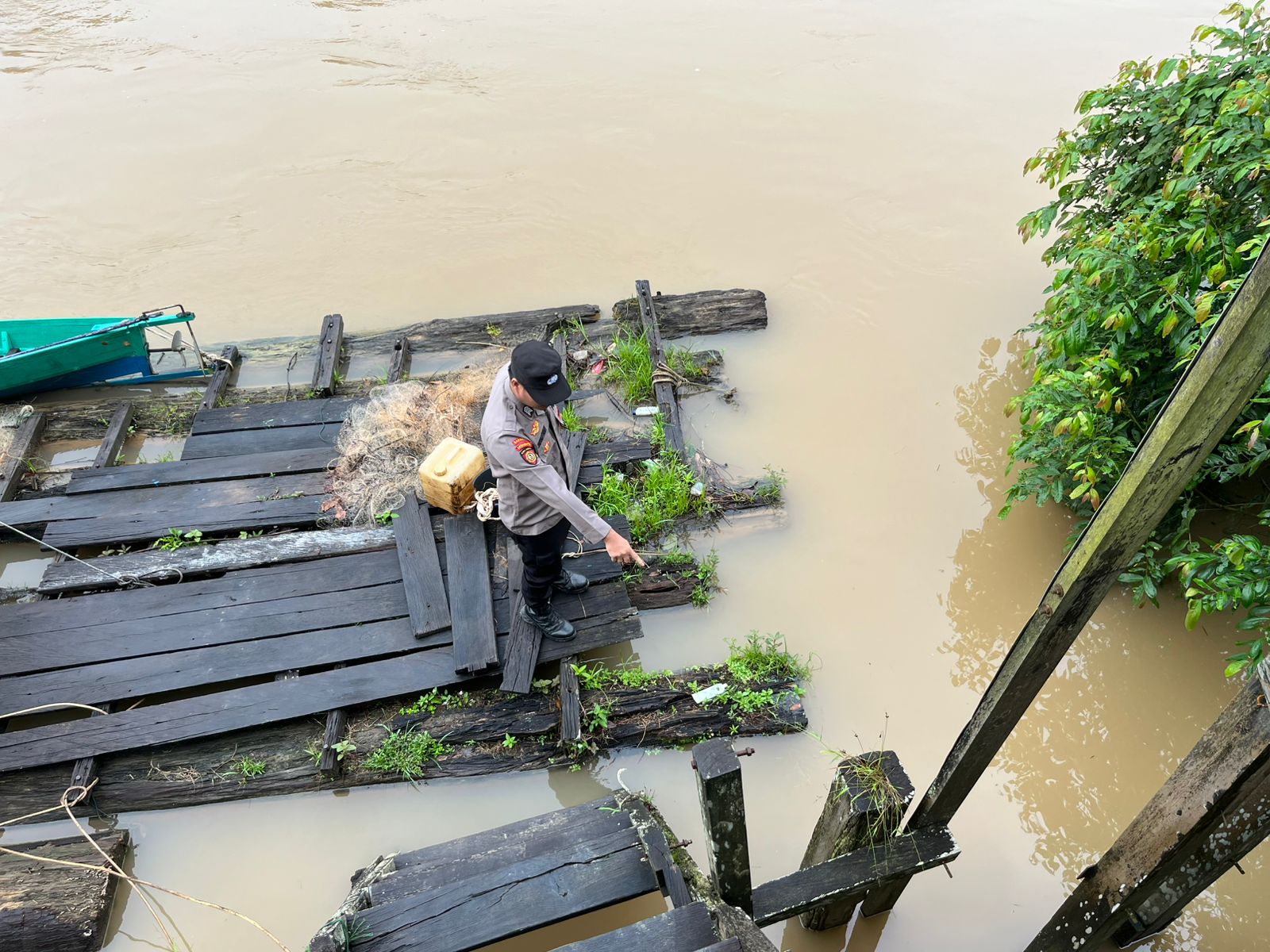 Piket Polsek Cek Debit Air Sungai Lamandau