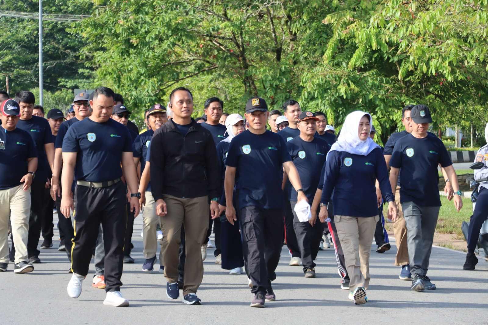 Wujud Kebersamaan, Kapolres dan Anggota Polres Lamandau Ikuti Jalan Sehat Hari Buruh Nasional