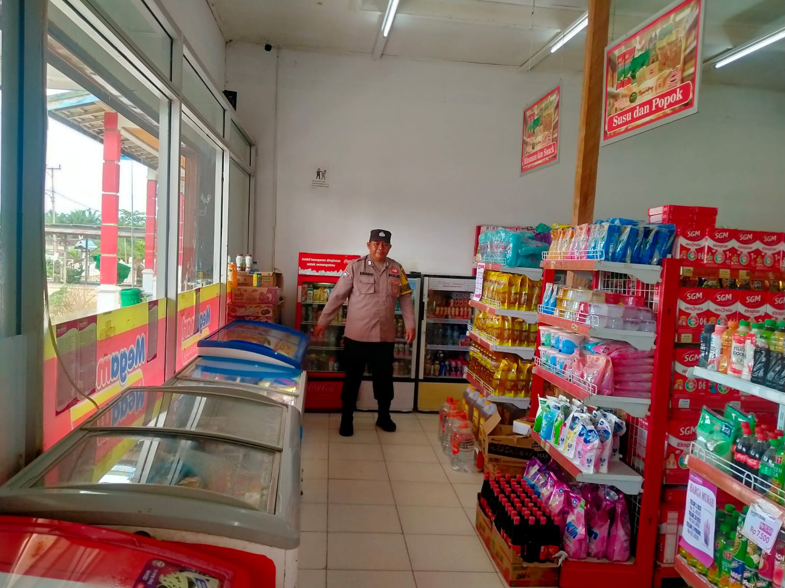 Kapolsek Sematu Jaya IPDA Eko Haryanto, S.H. mengatakan patroli merupakan kegiatan rutin baik siang maupun malam hari tersebut guna mencegah terjadinya tindak pidana untuk mewujudkan situasi kamtibmas yang aman dan kondusif