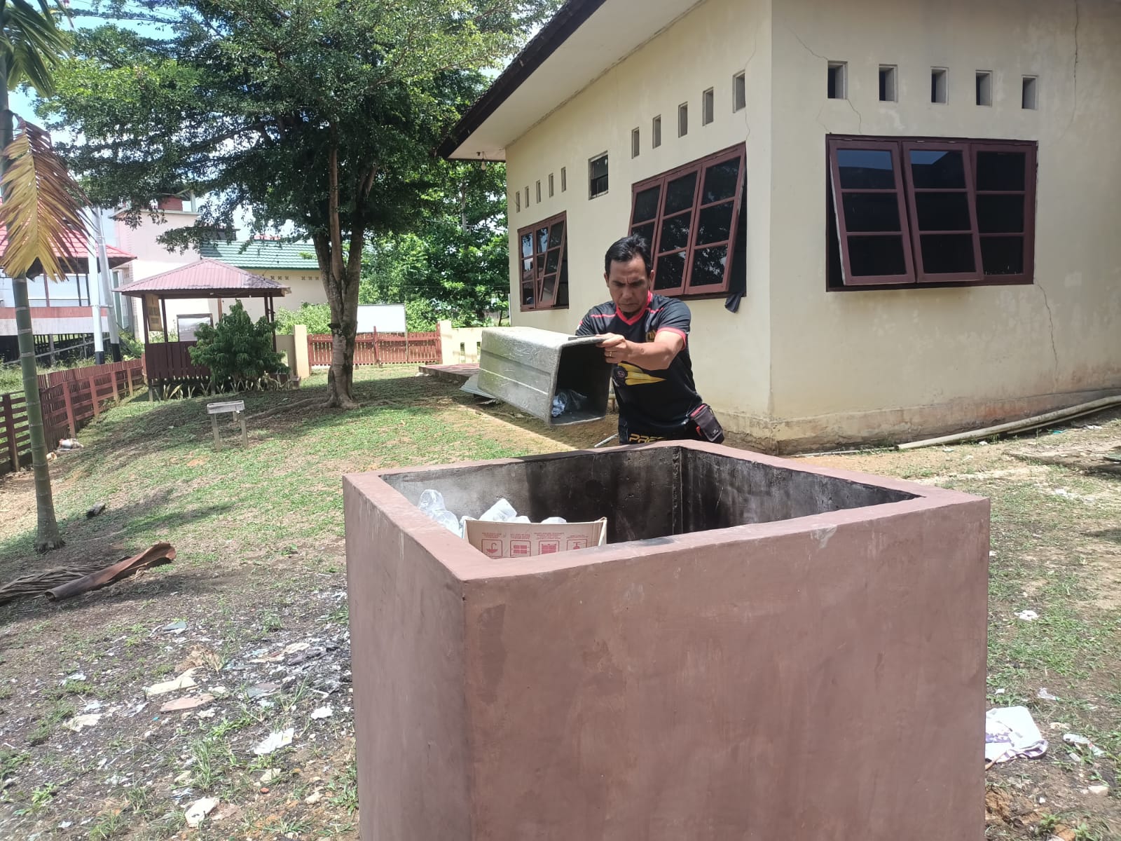 Melalui Korve, Polsek Marikit Wujudkan Lingkungan Kerja yang Bersih dan Tertata