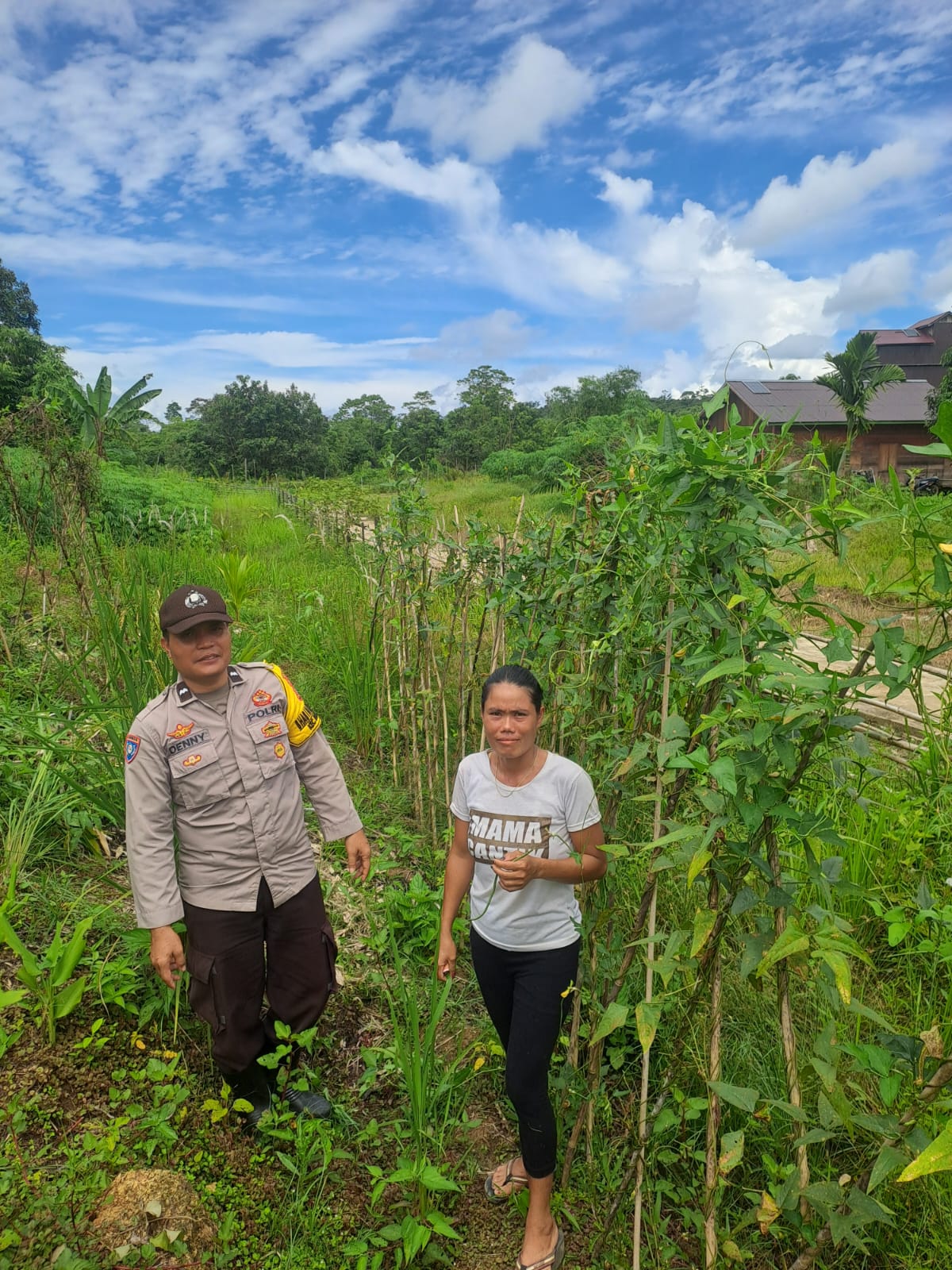 Mendukung Ketahanan Pangan, Personil Polsek Katingan Hulu dan Bukit Raya Cek Lokasi Pemanfaatan Pekarangan Warga.