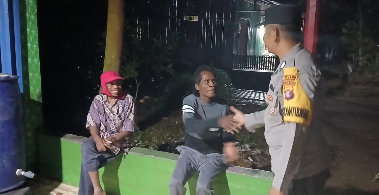 Polsek Lamandau laksanakan patroli dan sambang masyarakat, sampaikan pesan kamtibmas