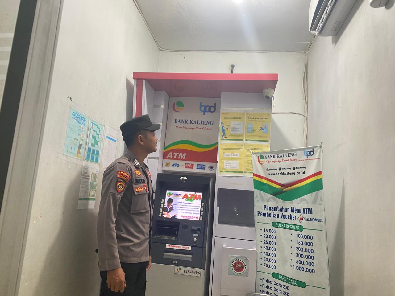 Polsek Sematu Jaya laksanakan patroli ke bank dan ATM