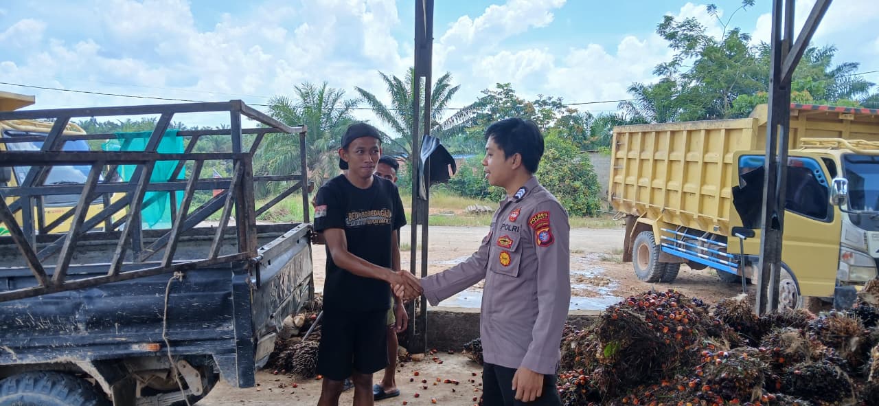 Patroli Humanis ke Peron TBS, Polsek Lamandau Jalin Komunikasi dengan Pelaku Usaha