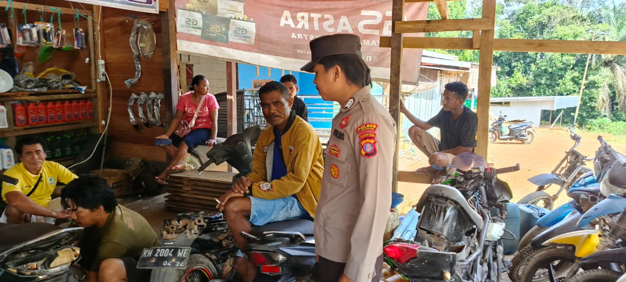Gandeng Pemilik Bengkel, Polsek Lamandau Ajak Sosialisasikan Tertib Berlalu Lintas