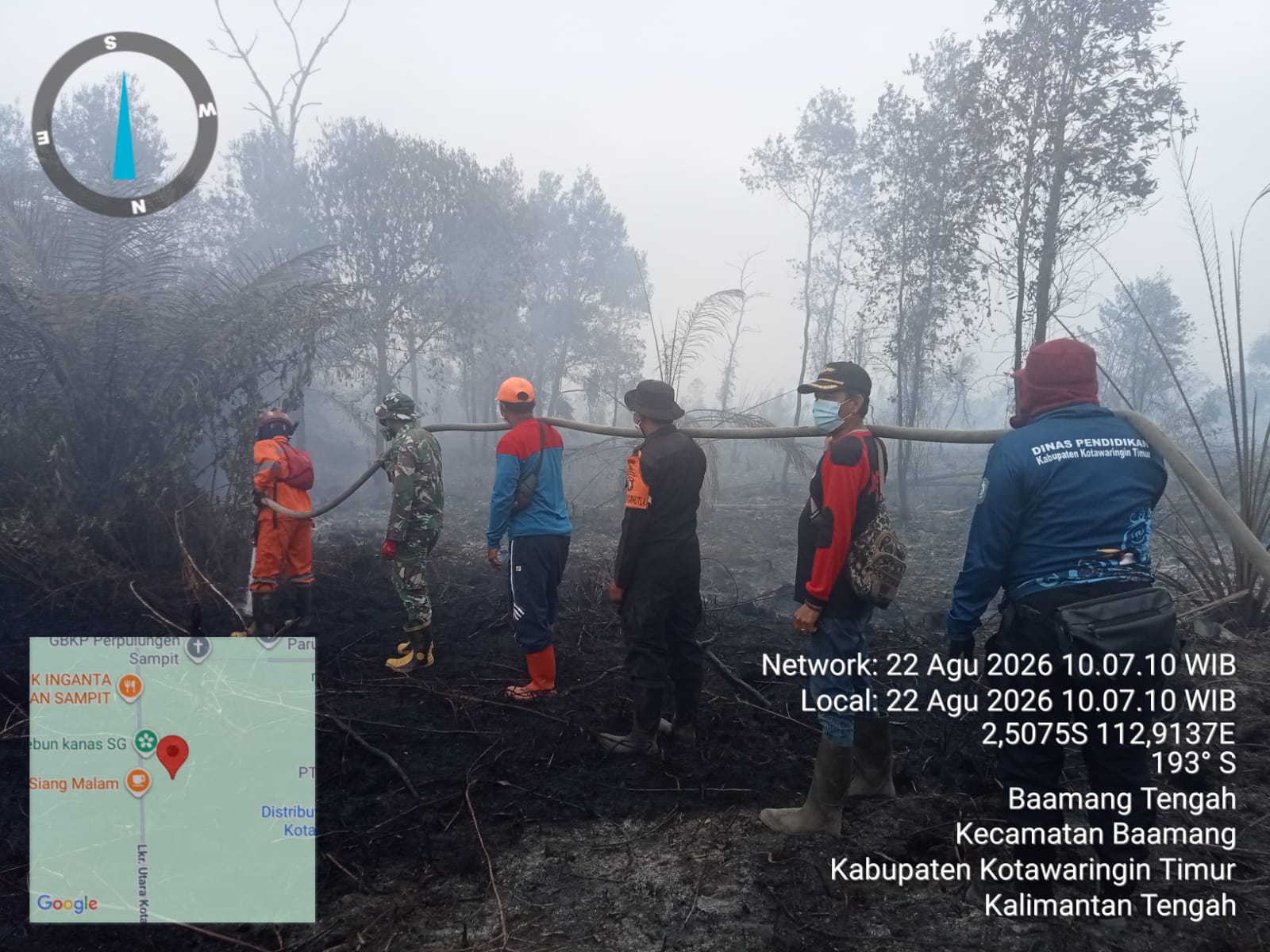 Personel Brimob Bersama Tim Gabungan Padamkan Karhutla di Kotawaringin Timur