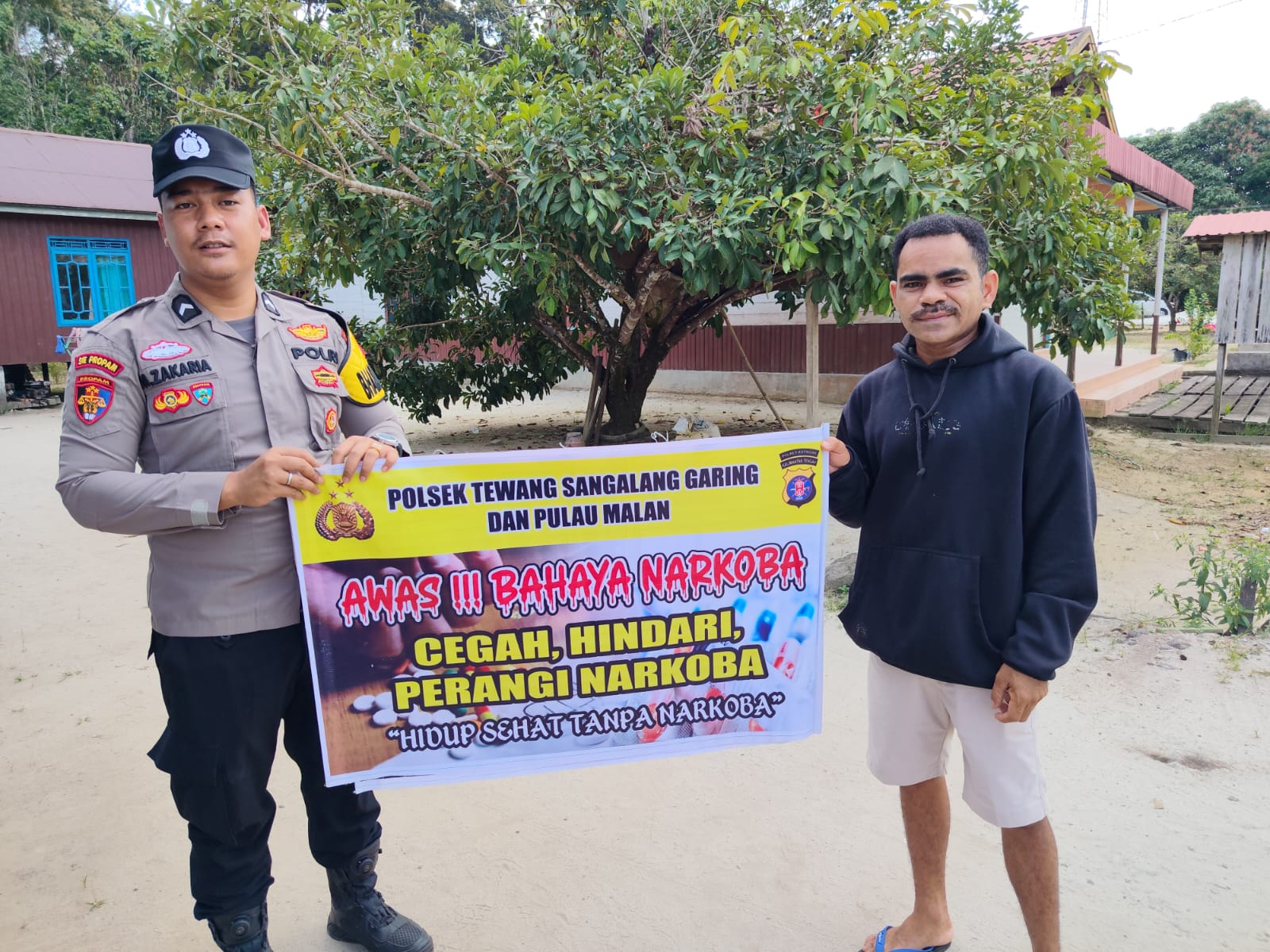Melalui Imbauan dan media spanduk, Polsek Tewang Sangalang Garing dan Pulau Malan Imbau Warga Tidak Terjerumus Penyalahgunaan Narkoba.