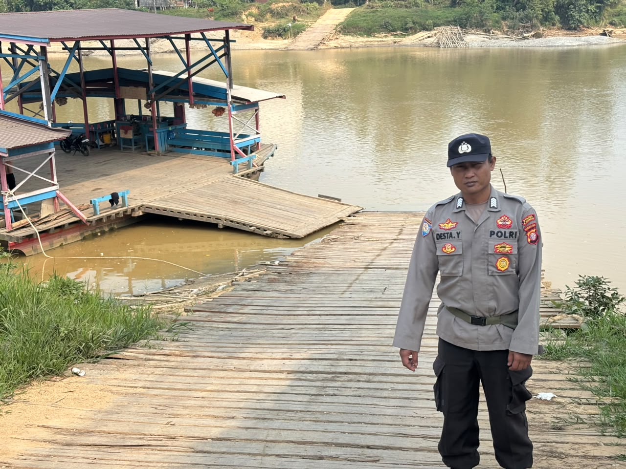 Personil Polsek Sanaman Mantikei Rutin Cek Debit Air