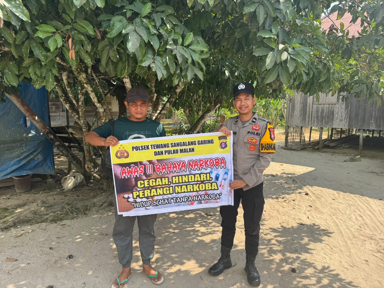‎Melalui Media Spanduk, Polsek Tewang Sangalang Garing dan Pulau Malan Imbau Warga Tidak Terjerumus  Penyalahgunaan Narkoba.