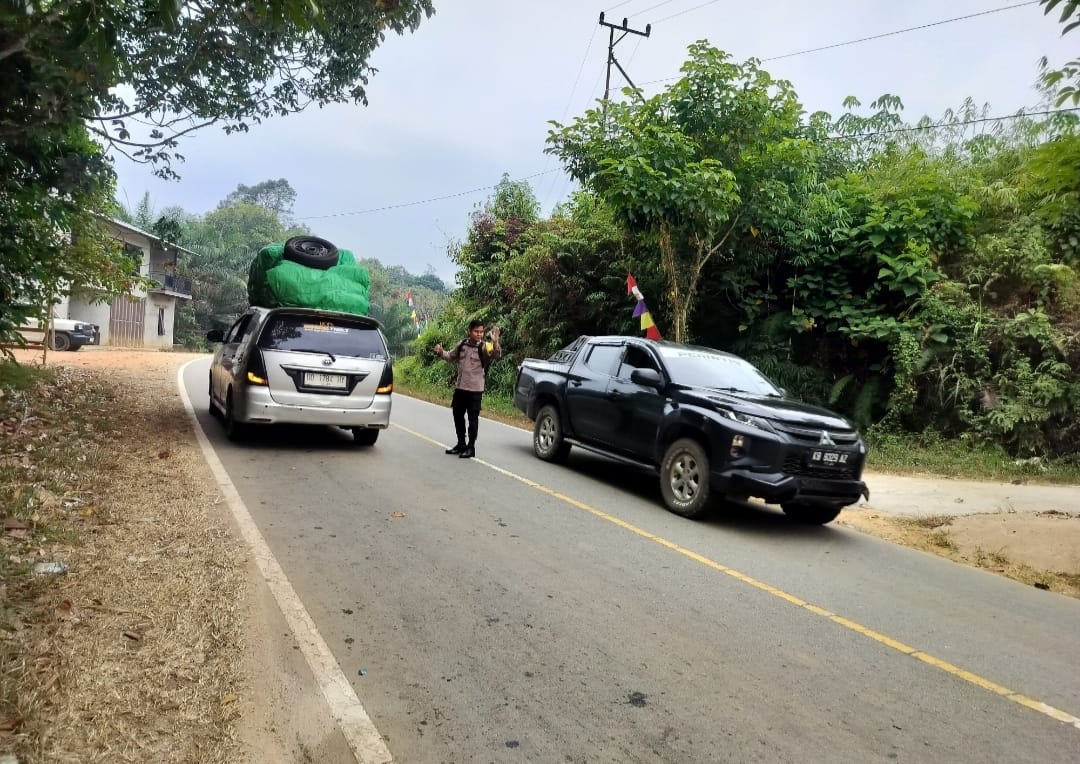 Polsek Delang Laksanakan Pengaturan Arus Lalu Lintas, Wujud Kehadiran Polri di Tengah Masyarakat