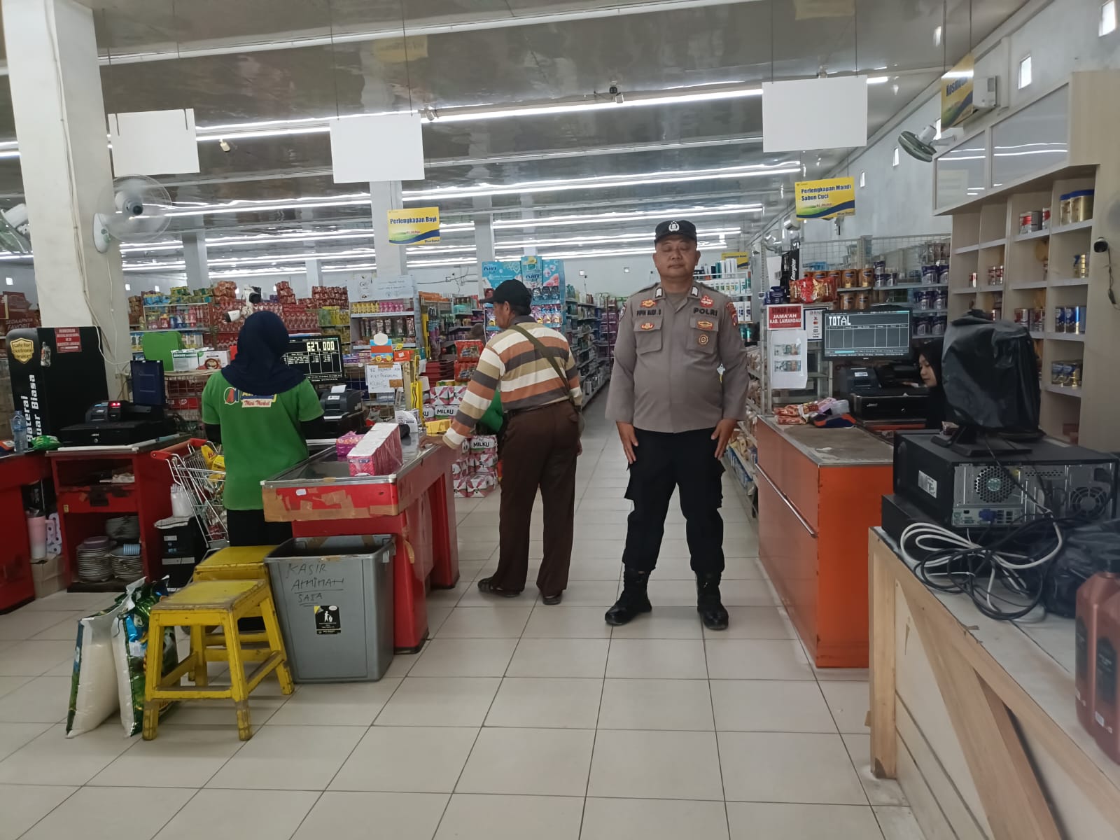 Polsek Bulik Sambangi Pertokoan, Jaga Keamanan Aktivitas Masyarakat