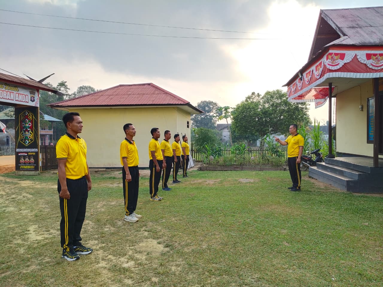 Sebelum Olahraga Pagi, Personel Polsek Katingan Hulu Laksanakan Apel Pagi.
