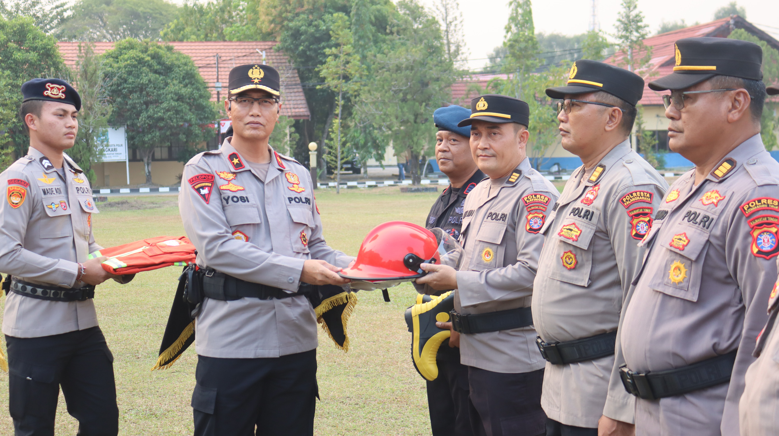 Terima 48 Personel BKO dan Bantuan Sarpras dari Kapolri, Polda Kalteng Perkuat Penanganan Karhutla