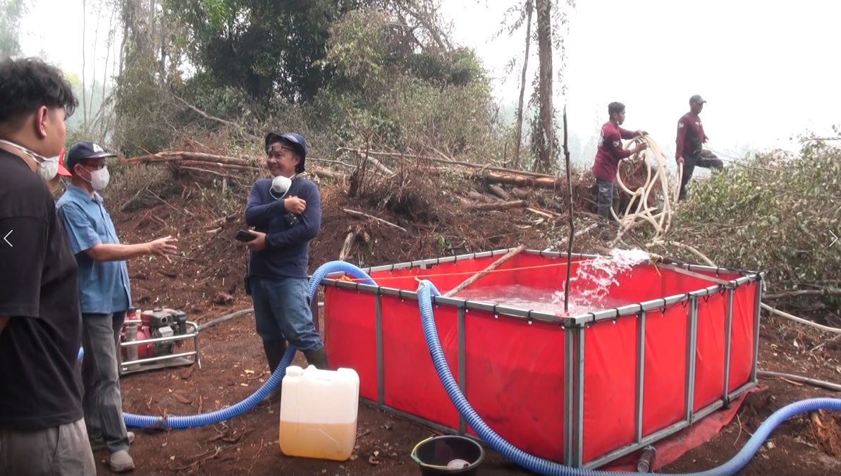 Personel Polda Kalteng Uji Coba Cairan Pemadam Shabodama Asal Jepang, Optimalkan Penanganan Karhutla di Lahan Gambut