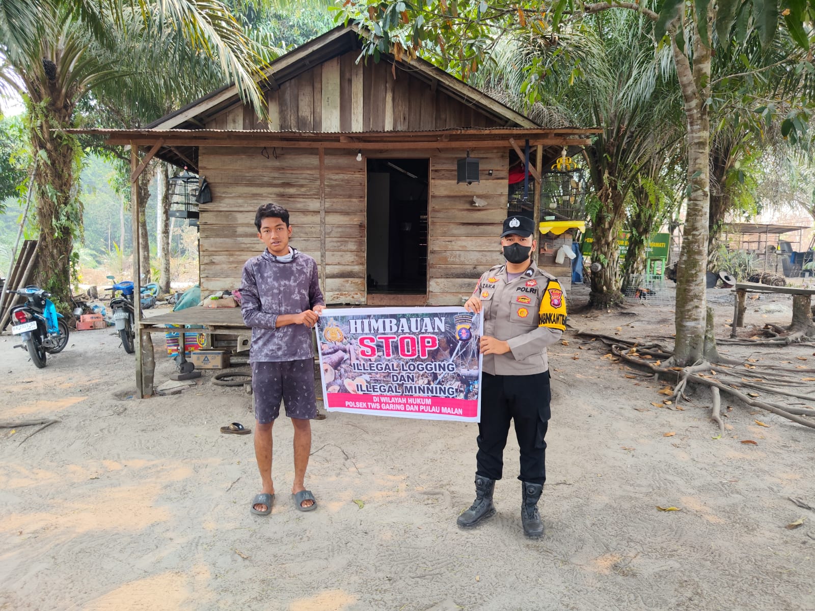 Upaya pencegahan ilegal logging dan mining Bhabinkamtibmas Polsek Tws Garing dan Pulau Malan gencar gencar rutin sosialisasi larangan ilegal Logging dan Mining.