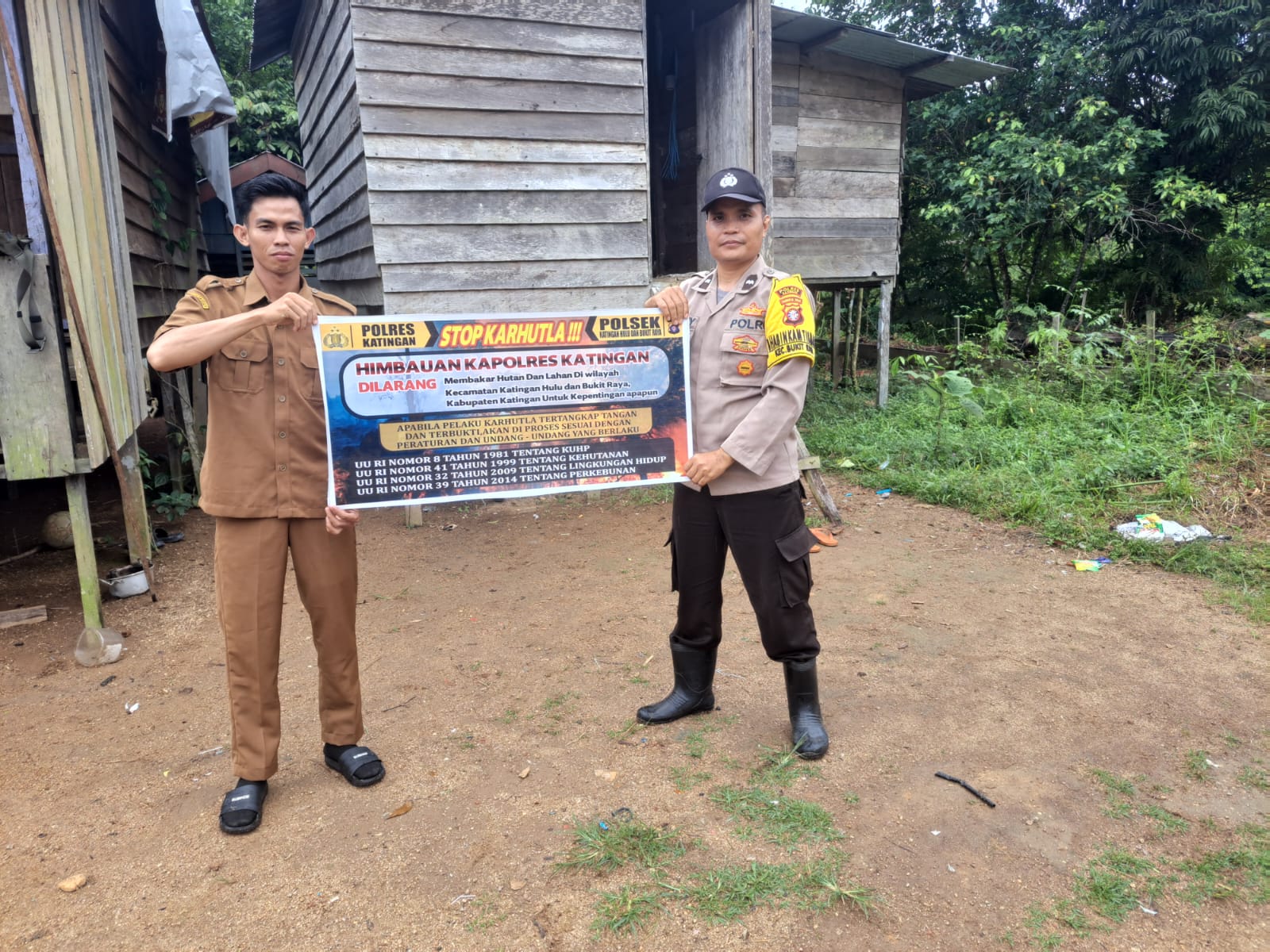 Upaya Pencegahan Kebakaran Hutan dan Lahan di Kecamatan Katingan Hulu dan Bukit Raya, Bhabinkamtibmas sosialisasi kepada masyarakat.