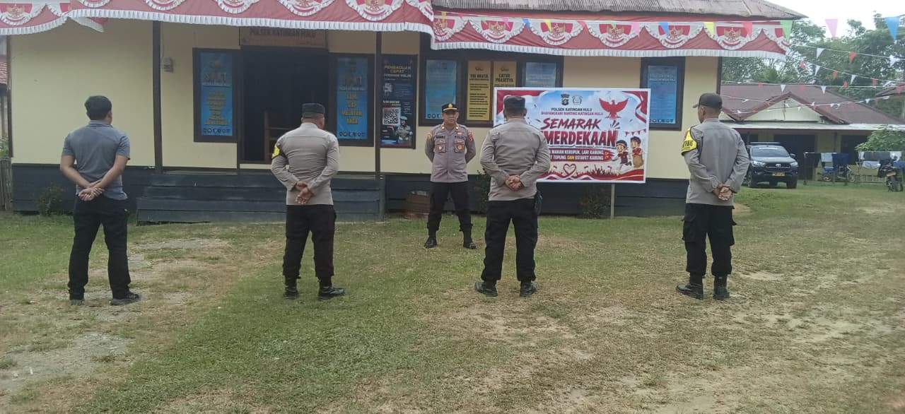 Personel Polsek Katingan Hulu Laksanakan Apel Pagi Sebelum Bertugas.