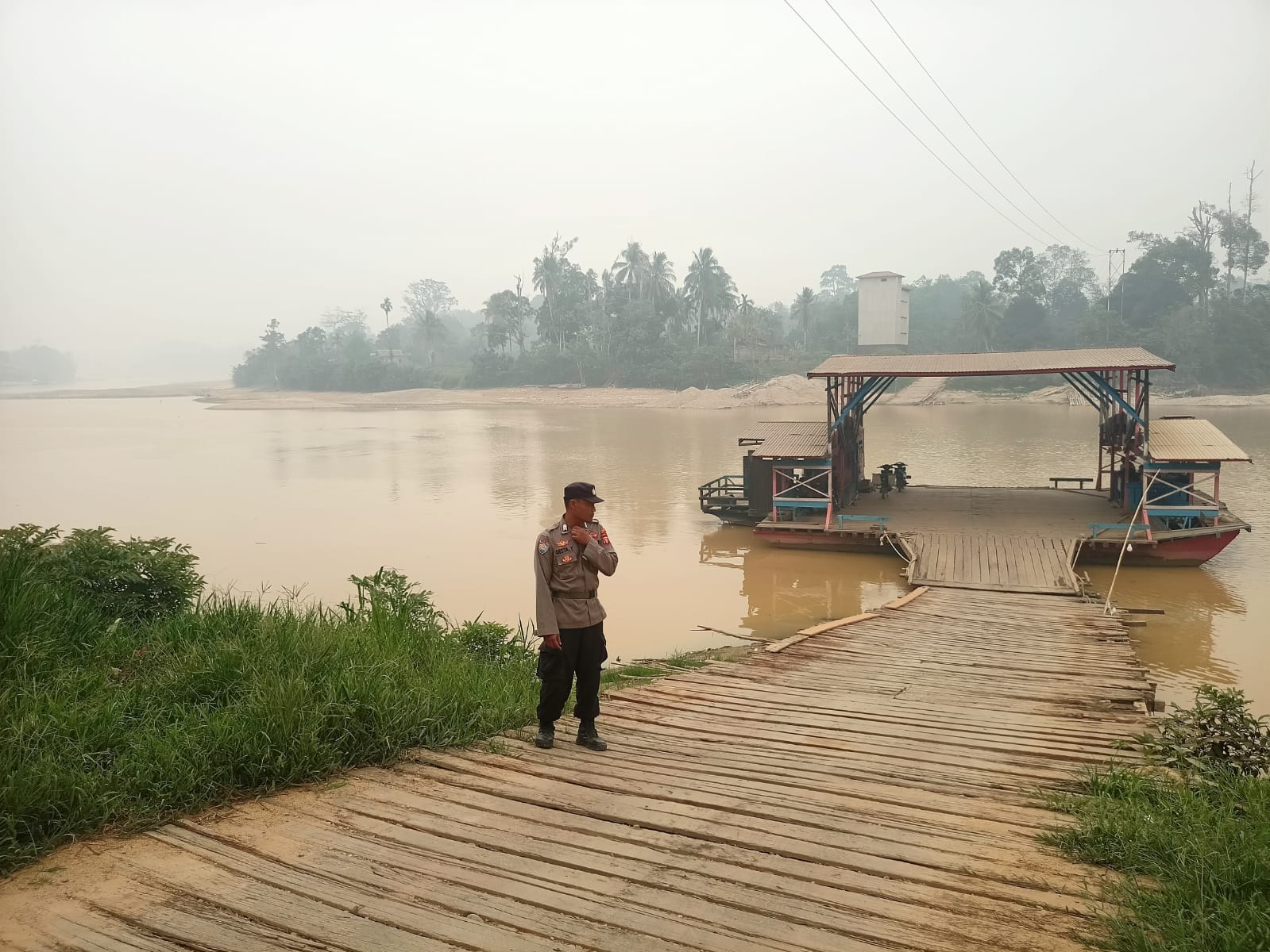 Personil Polsek Sanaman Mantikei Rutin Cek Debit Air