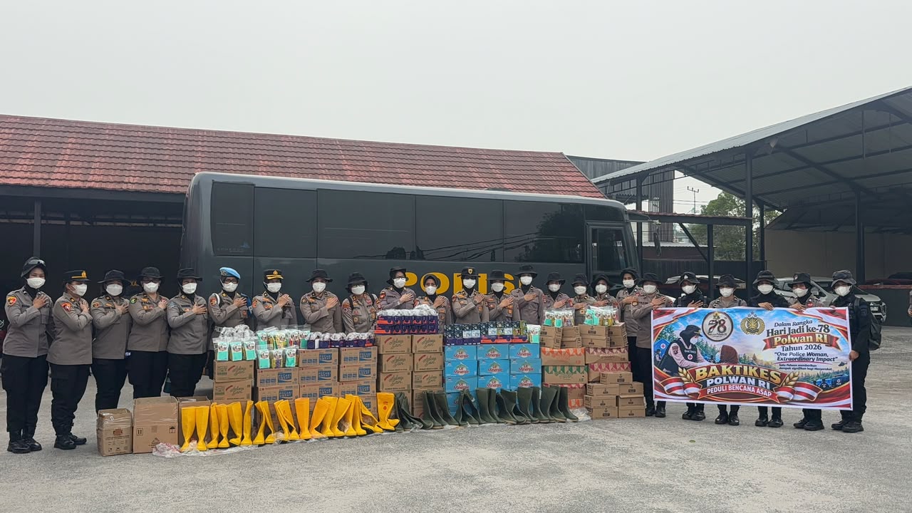 Wujud Kepedulian, Polwan Polda Kalteng Sambangi Personel Satgas Karhutla