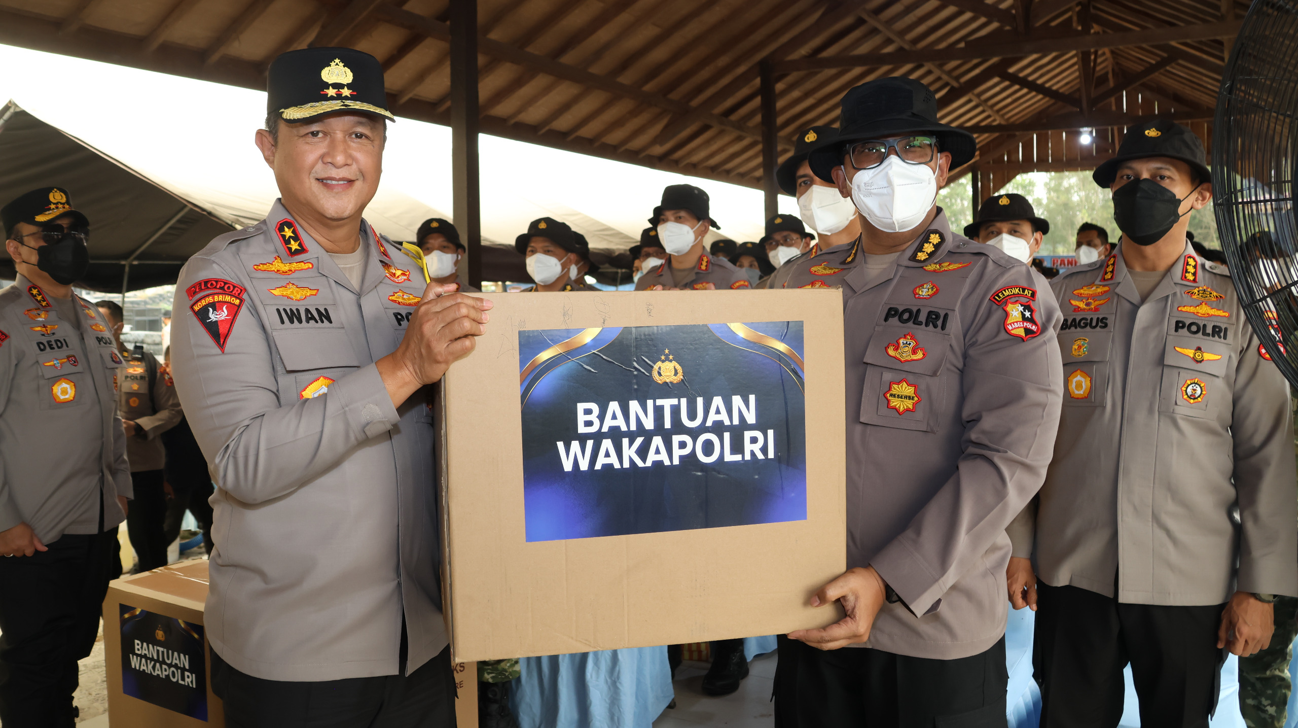 Peduli Kesehatan Anggota, Wakapolri Berikan Bantuan Masker untuk Satgas Karhutla
