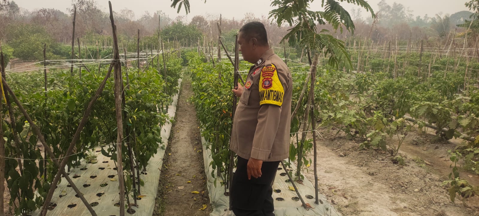 Personel Polsek Tewang Sangalang Garing dan Pulau Malan melaksanakan pengecekan lokasi pemanfaatan lahan pekarangan warga Binaannya