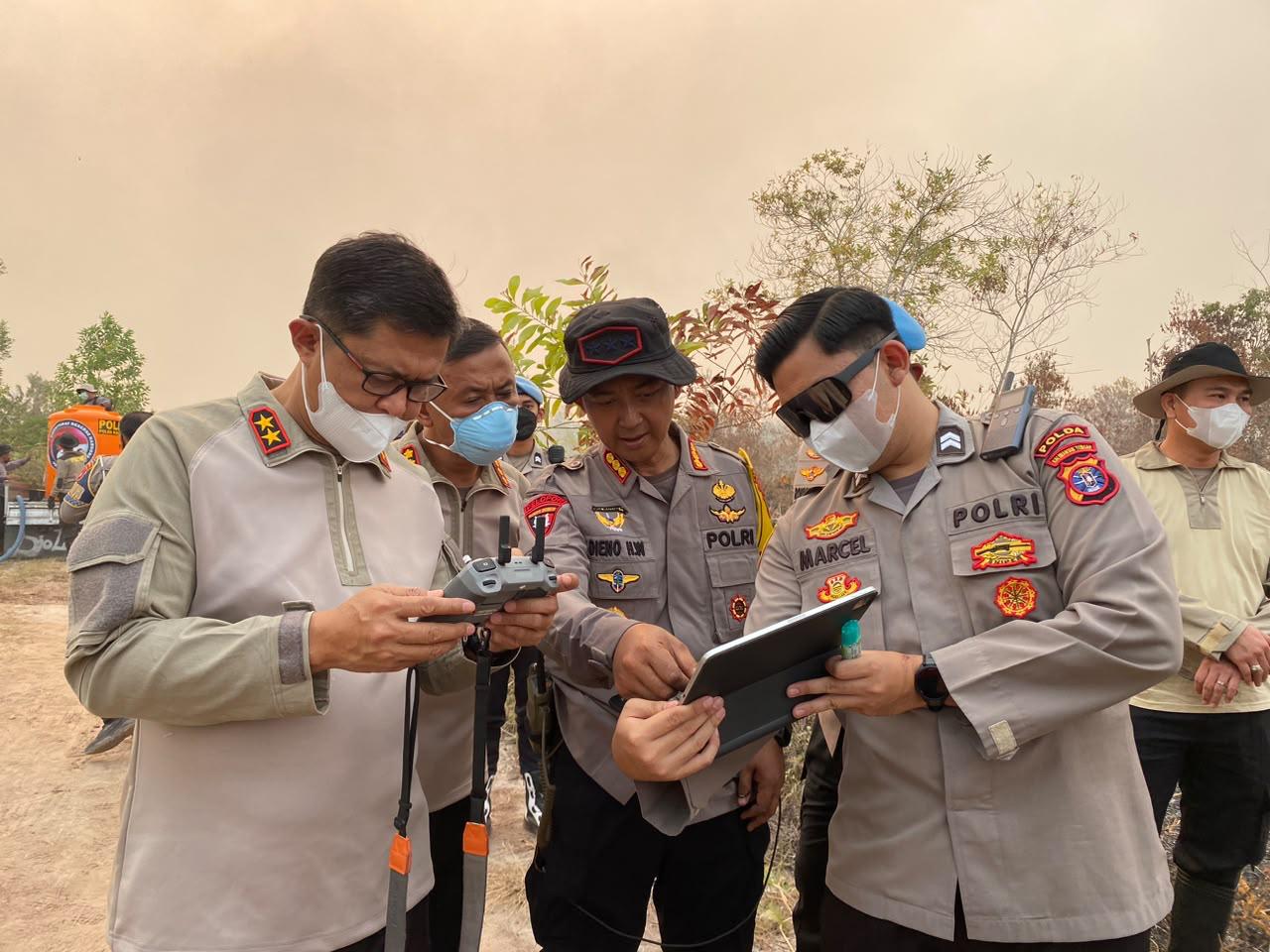 Turun Langsung ke Titik Api, Kapolda Pimpin Pemadaman Karhutla di Palangka Raya