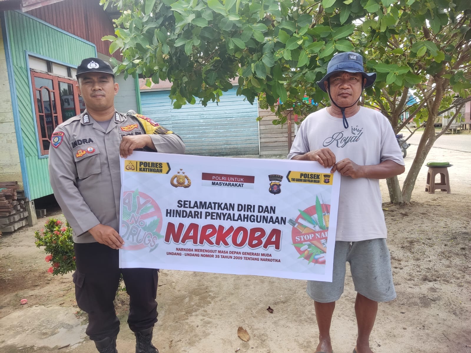 Melalui Imbauan dan media spanduk, Polsek Tewang Sangalang Garing dan Pulau Malan Imbau Warga Tidak Terjerumus Penyalahgunaan Narkoba.
