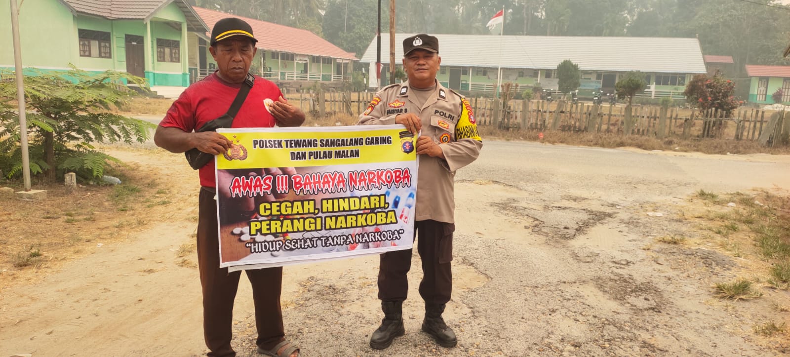 ‎Melalui Media Spanduk, Polsek Tewang Sangalang Garing dan Pulau Malan Imbau Warga Tidak Terjerumus  Penyalahgunaan Narkoba.